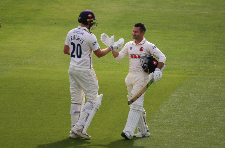 Dean Elgar's maiden Essex century provides apt tribute to Chelmsford's departed