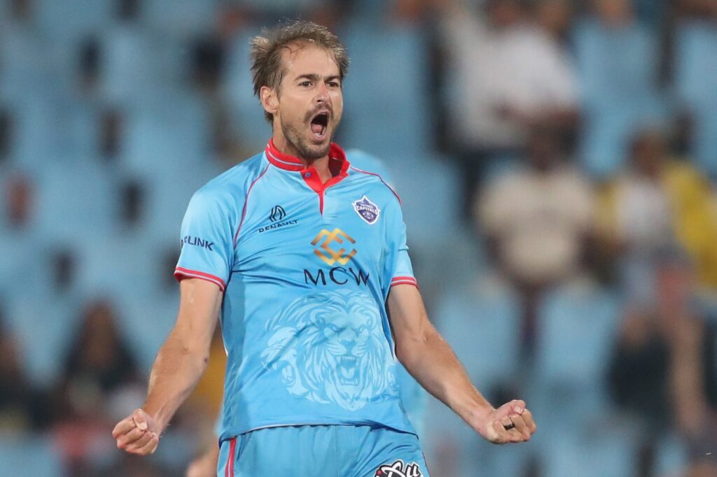 Derbyshire sign Dupavillon to fill Amir vacancy