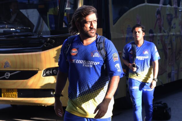 Dhoni goes 6, 6, 6 to finish off CSK's innings in style