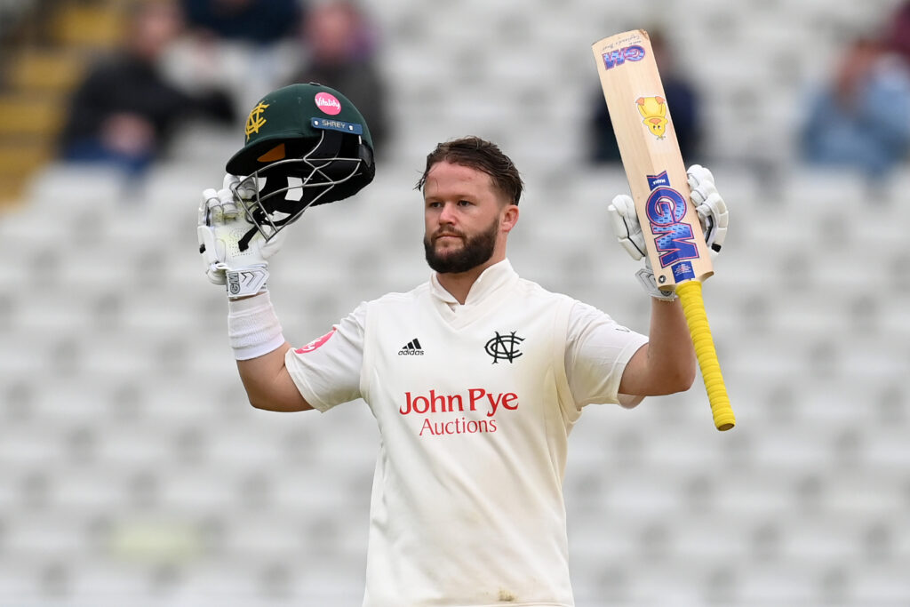 Duckett nears double-ton in holding Notts' batting together