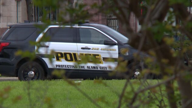 Father driving with children in back seat crashes into SAPD patrol car, police say