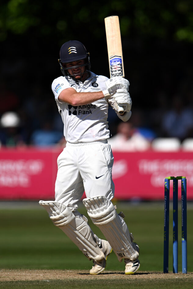 Higgins, du Plooy steer Middlesex home in fourth innings chase