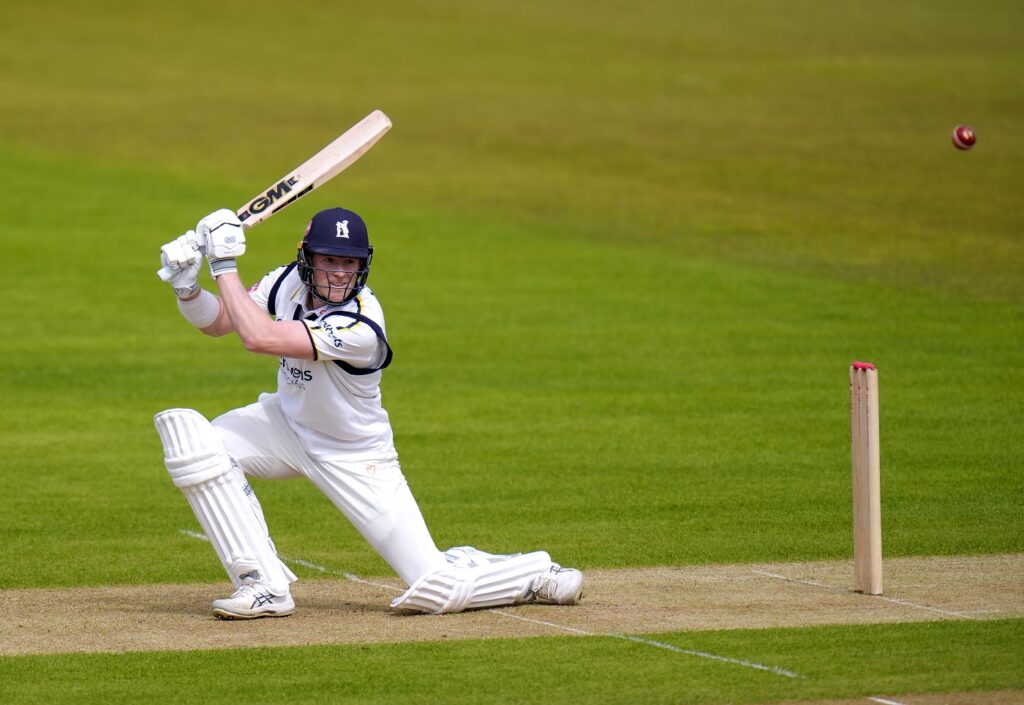 Honours even in Southampton despite Warwickshire's best efforts