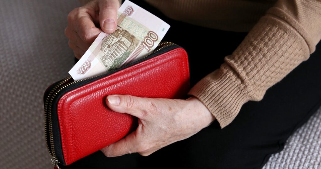 Is It Wise for E-Commerce Stores to Accept Crypto As Payment?