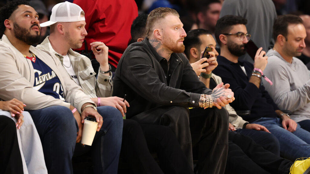 Las Vegas Raiders defensive end Maxx Crosby setting the tone early for the team at offseason workouts