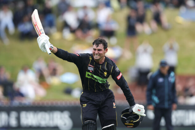 NZ bat and hand debut to Tim Robinson; three debuts for Pakistan