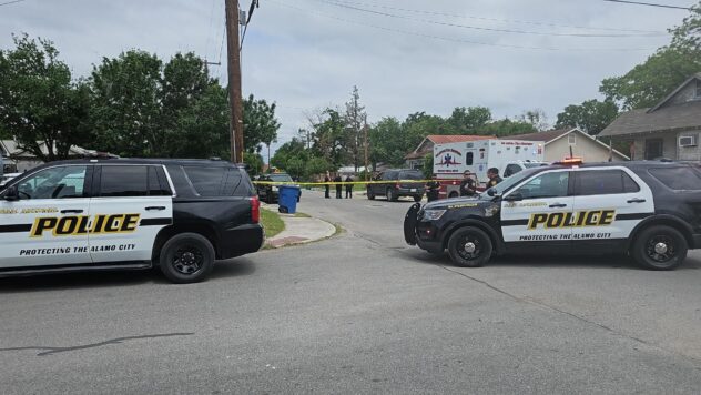 One man dead, another hospitalized after fight on South Side, SAPD says
