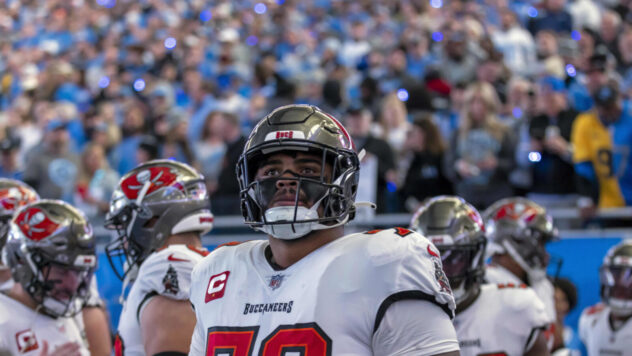 Penei Sewell's new contract turns up the pressure on Buccaneers to lock up Pro Bowl OT Tristan Wirfs