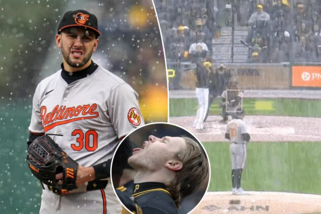 Pirates home opener gets played in middle of insane April snow