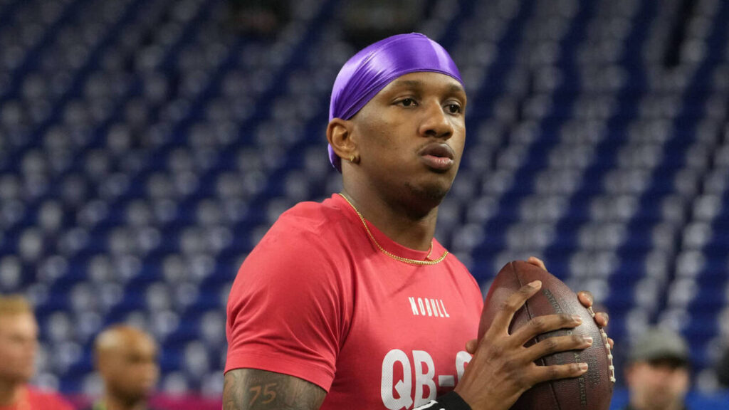 Raiders avoid risky trade and take Heisman finalist in new mock draft