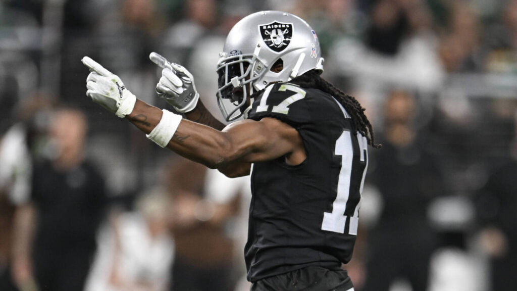 Raiders owner Mark Davis in no hurry to trade this veteran star