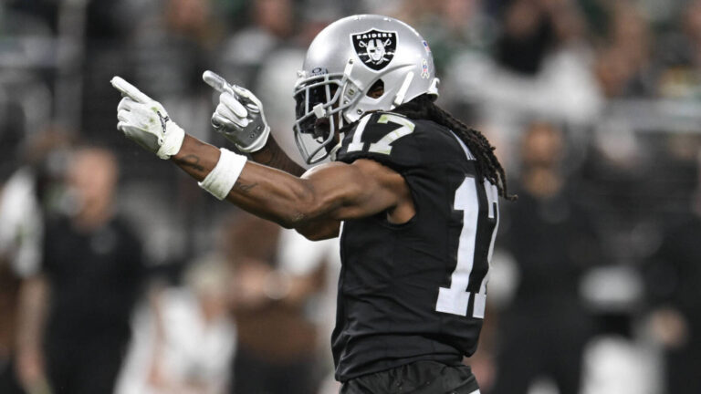 Raiders owner Mark Davis in no hurry to trade this veteran star