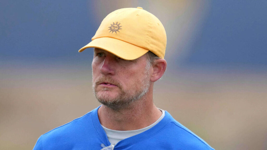 Report: One playoff team trying to trade into top 10 of NFL Draft