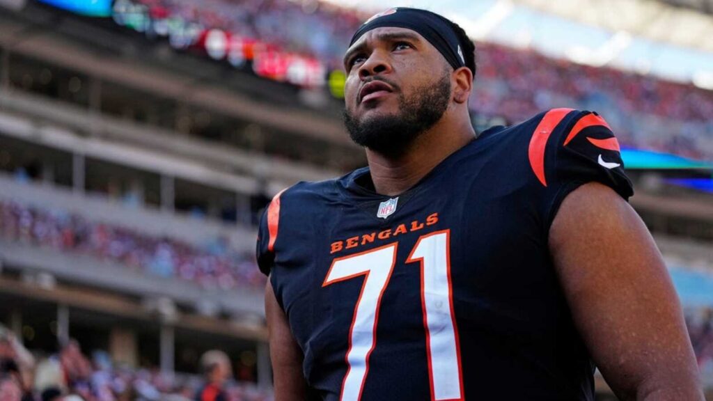 Reports: Bills sign veteran OT La'el Collins