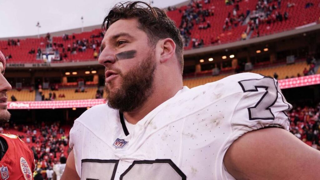 Seahawks meeting with free-agent guard who has extensive starting experience