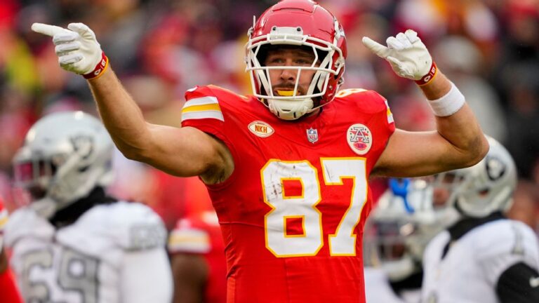 Source: Chiefs sign Kelce to $34.25M contract