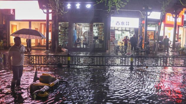 Typhoon-like winds hit South China during major storm, leaving 7 dead