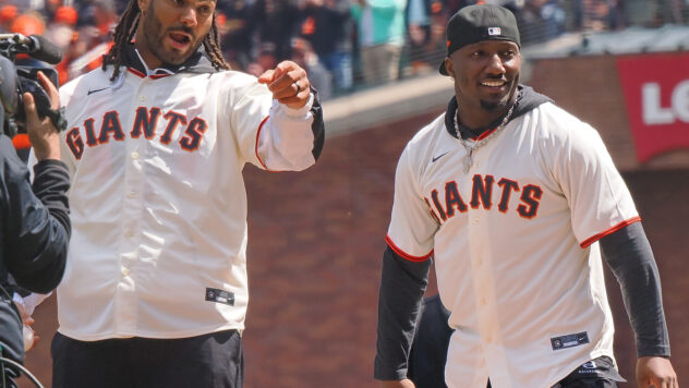 Watch: 49ers' Deebo Samuel, Fred Warner throw first pitches at Giants' home opener; Wishnowsky punts into McCovey Cove