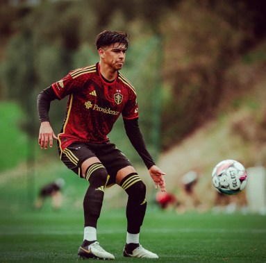 Xavier Arreaga joins New England via trade from Seattle