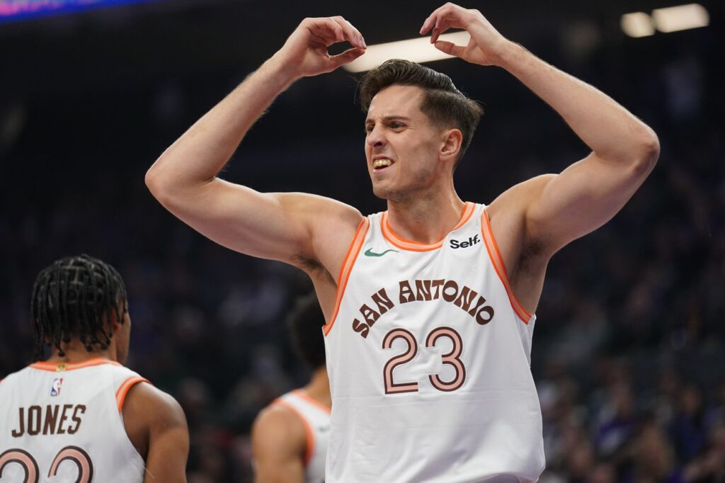 Zach Collins will undergo shoulder surgery to fix torn labrum