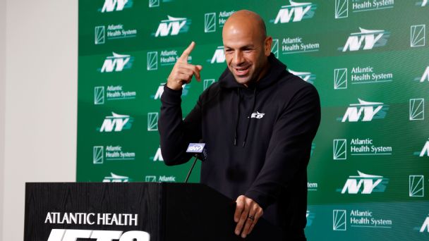 Aaron Rodgers talks Jets coach Robert Saleh 'taking a deeper role in the offense'