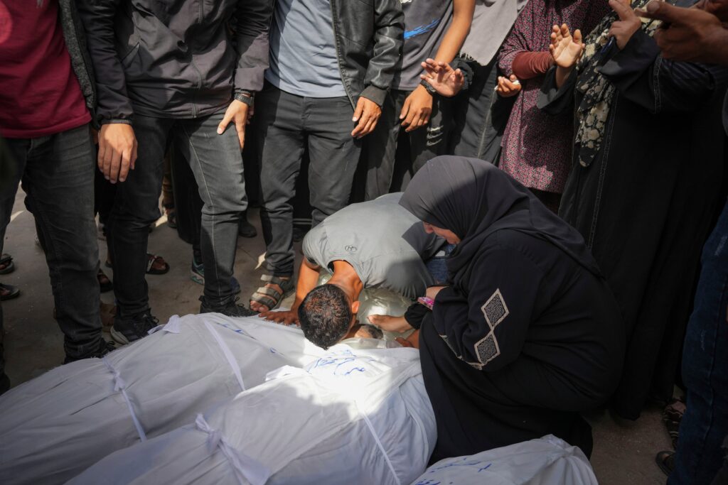 Airstrike kills 27 in central Gaza and fighting rages as Israel's leaders are increasingly divided