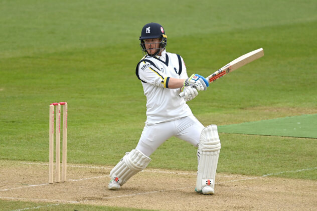 Alex Davies carries his bat - and Warwickshire - with unbeaten 127
