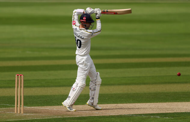 Bethell, Lintott roll Lancashire as Warwickshire take control