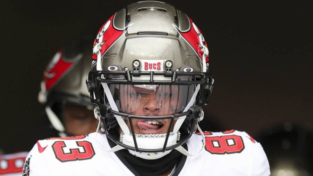 Buccaneers waive return specialist, backup WR