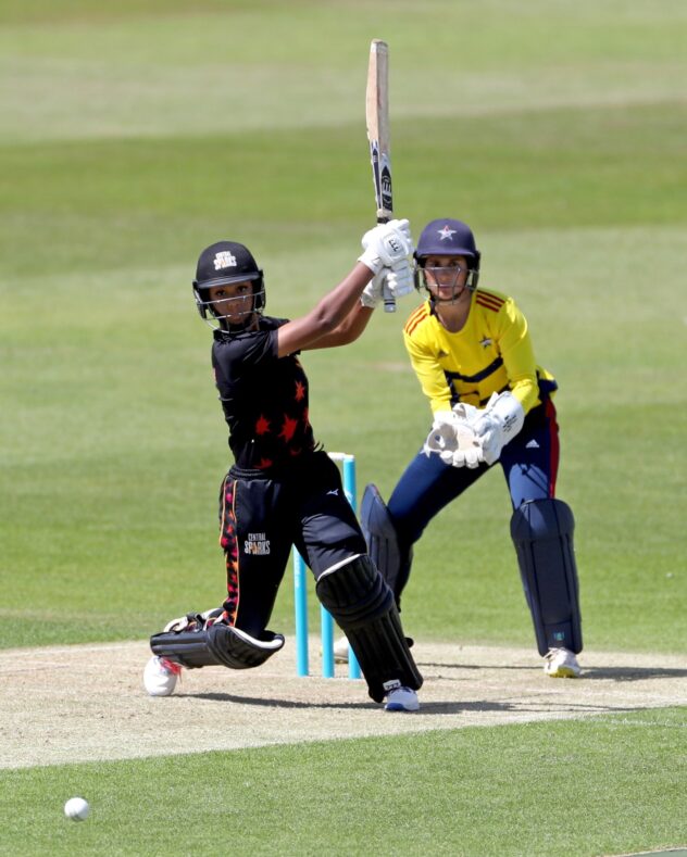 Davinia Perrin 79* steers Central Sparks in comfortable chase