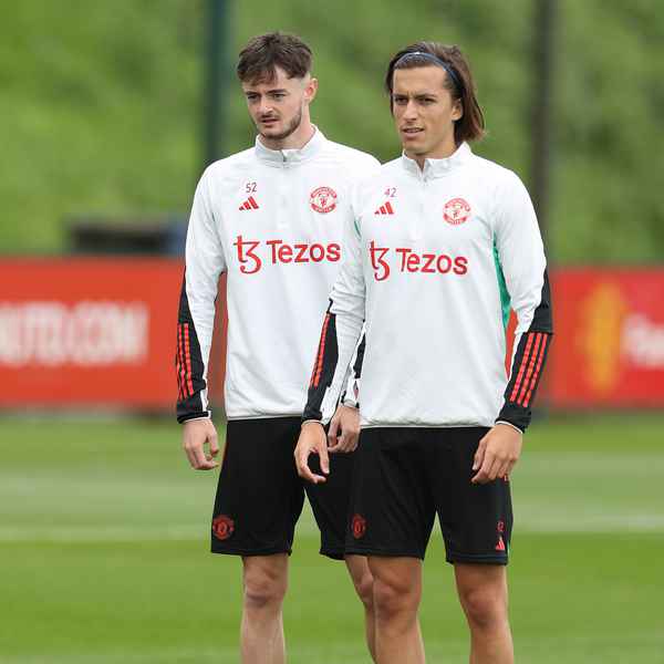 Fernandez joins Benfica on permanent deal