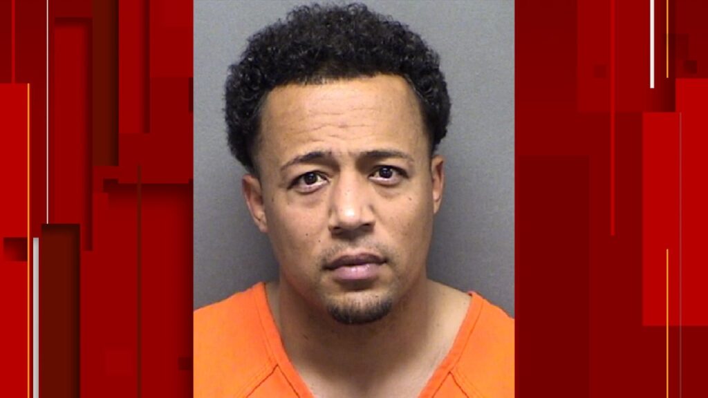 Man arrested after threatening to slit roommate’s neck with box cutter, SAPD says