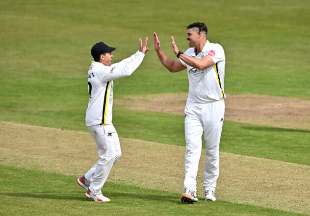 Marchant de Lange marches through Northamptonshire as Gloucestershire seize control