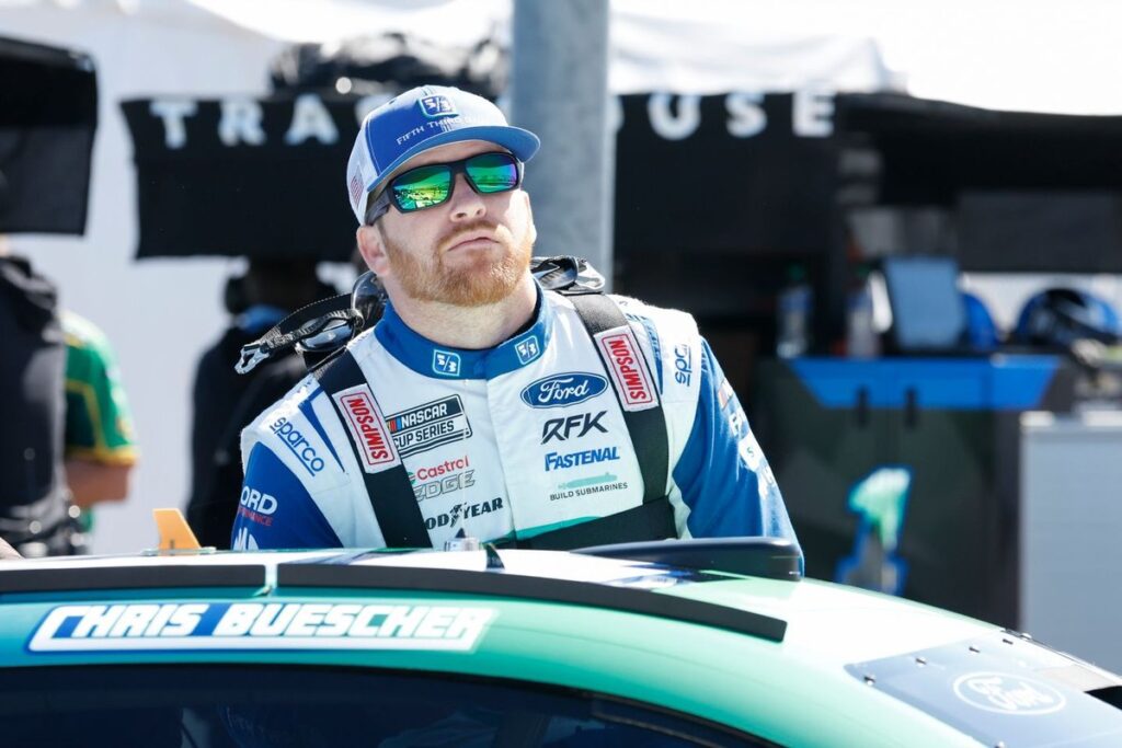 "Pissed off" Buescher confronts Reddick after late-race contact