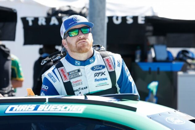 "Pissed off" Buescher confronts Reddick after late-race contact