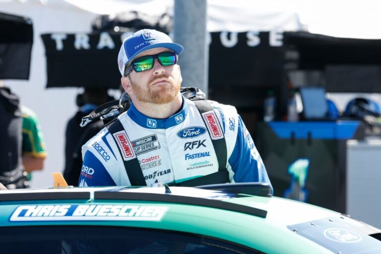 "Pissed off" Buescher confronts Reddick after late-race contact