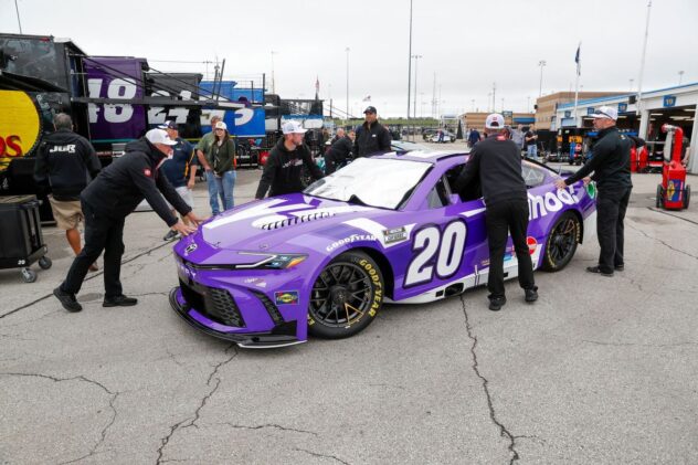 Rain delays start of Sunday's NASCAR Cup race at Kansas