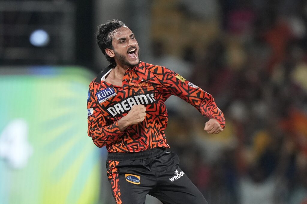 Shahbaz and Abhishek spin Sunrisers Hyderabad into IPL final