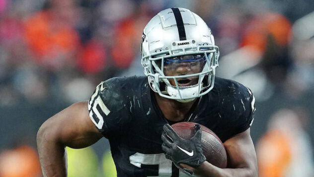 Should Raiders be worried about starting RB's low PFF ranking?