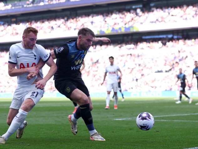 Spurs Need to Wake the F--- Up!” | Is Poch on His Way Out of Chelsea!