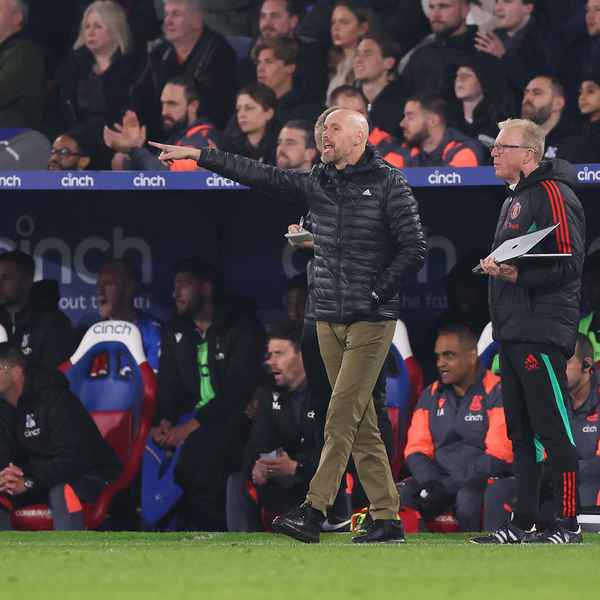 Ten Hag praises fans for Selhurst Park support