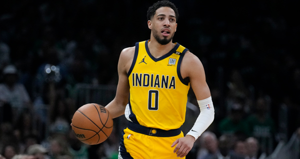 Tyrese Haliburton Leaves Game 2 With Left Hamstring Soreness