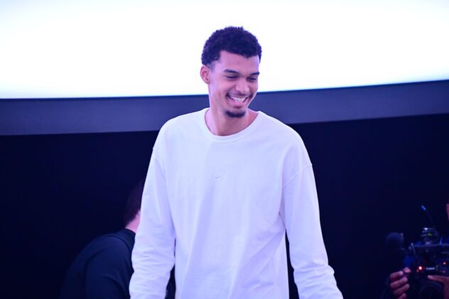 Victor Wembanyama shows no mercy to kids at Nike event in Paris