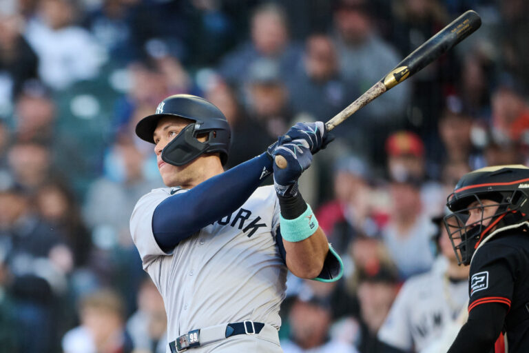 Aaron Judge belts another long homer as Yankees keep rolling vs. Giants