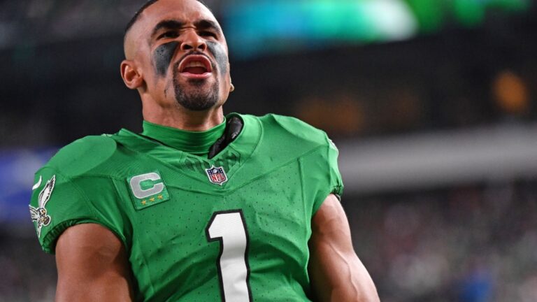Eagles announce plans to wear famous Kelly Green throwback uniforms vs. Cowboys, Jaguars