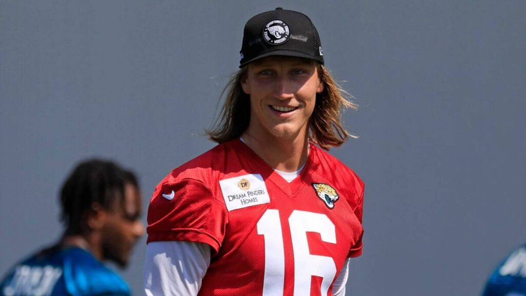 Executive, agent explain why Jaguars should not wait to pay Trevor Lawrence