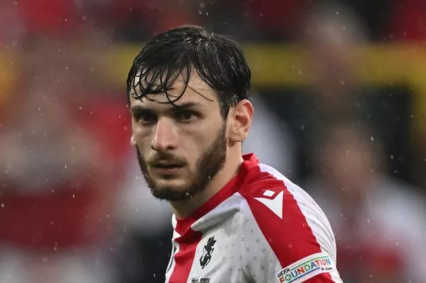 Former Chelsea manager plots Khvicha Kvaratskhelia transfer block in strong message