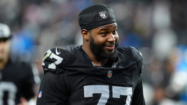 How is the Las Vegas Raiders offensive line shaping up?