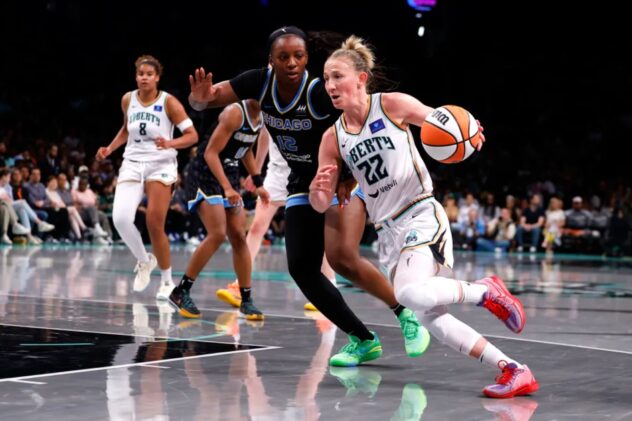 Liberty honor Courtney Vandersloot’s mother who died after two-year cancer battle