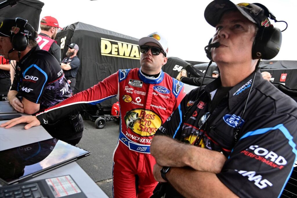 NASCAR Cup Iowa: Several tire issues as Gragson leads practice